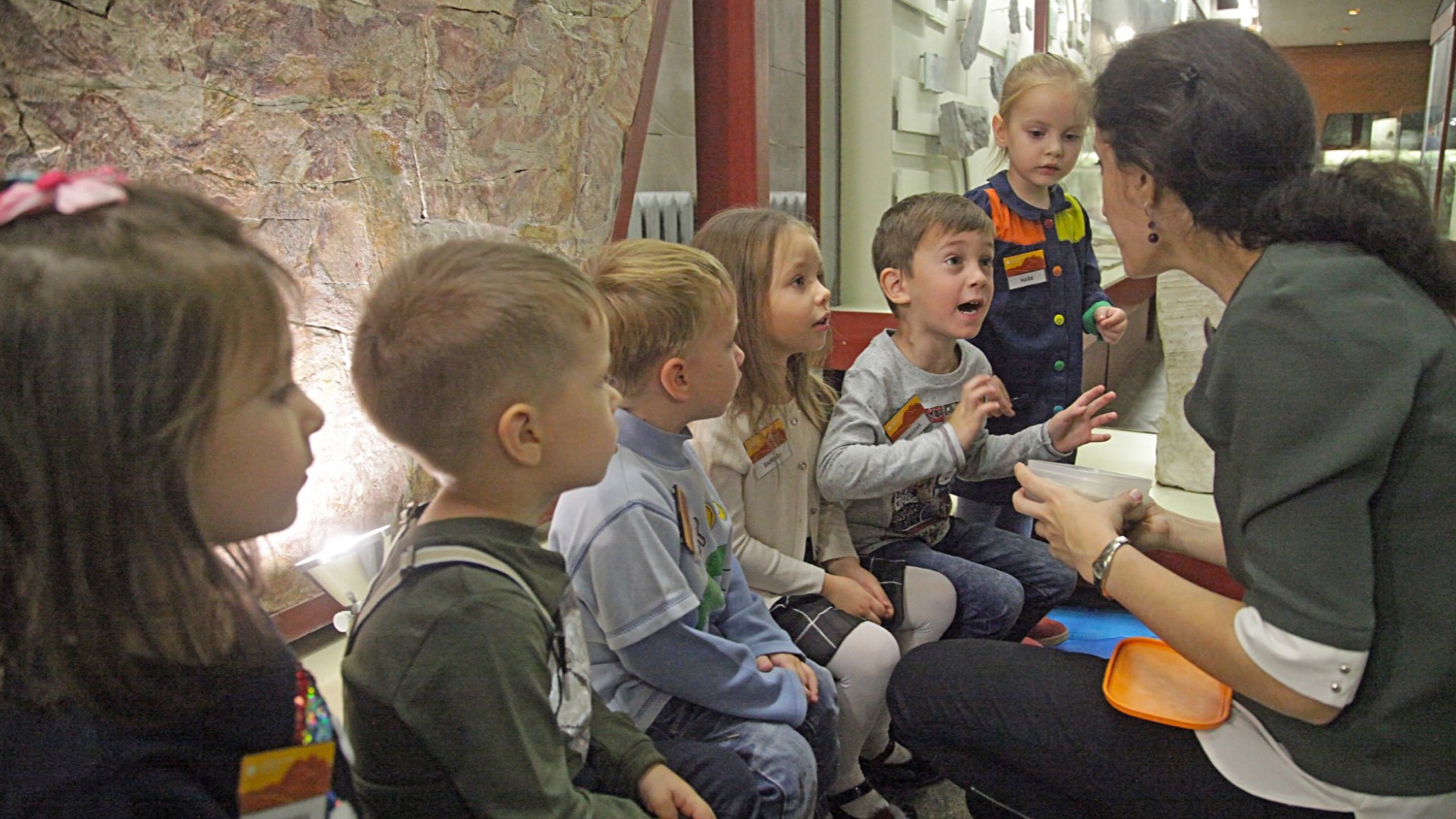 Экскурсия для детей 3 - 4 лет в Палеонтологическом музее  (Москва)